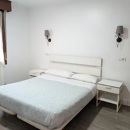 Akelarre Ostatua غيرنيكا إي لونو