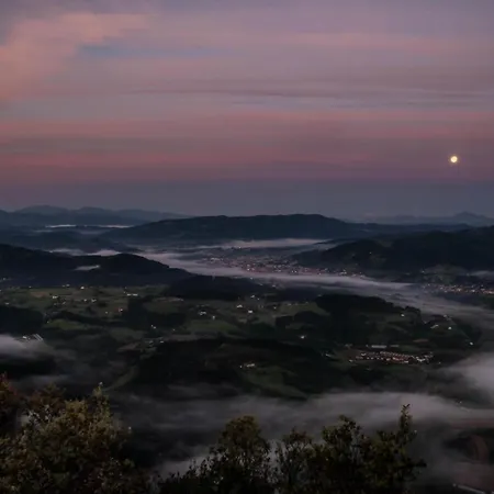 Konukevi Akelarre Ostatua 3*